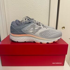 New Balance Gray Athletic Shoes with Breathable Mesh and Cushioning